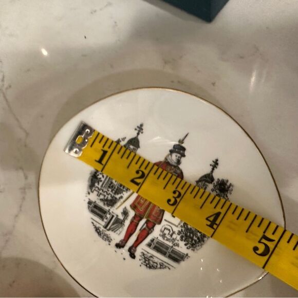 Staffordshire Queensberry fine bone china teardrop kings guard china dish bowl - Picture 8 of 8